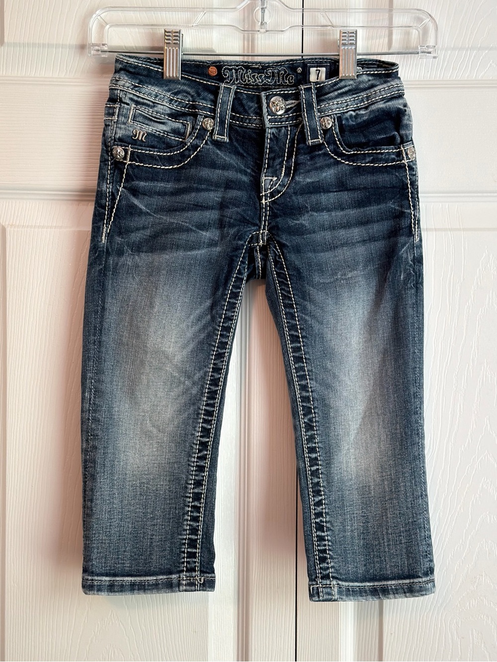 Miss Me Girl’s Embroidered Rhinestone Back Pockets Cuffed Capri Jeans Size 7